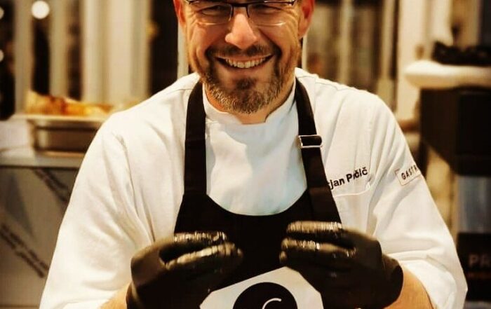 PRIPRAVA NA ODDAJANJE V ŽIVO NA ONLINE KULINARIČNEM TEAM BUILDINGU